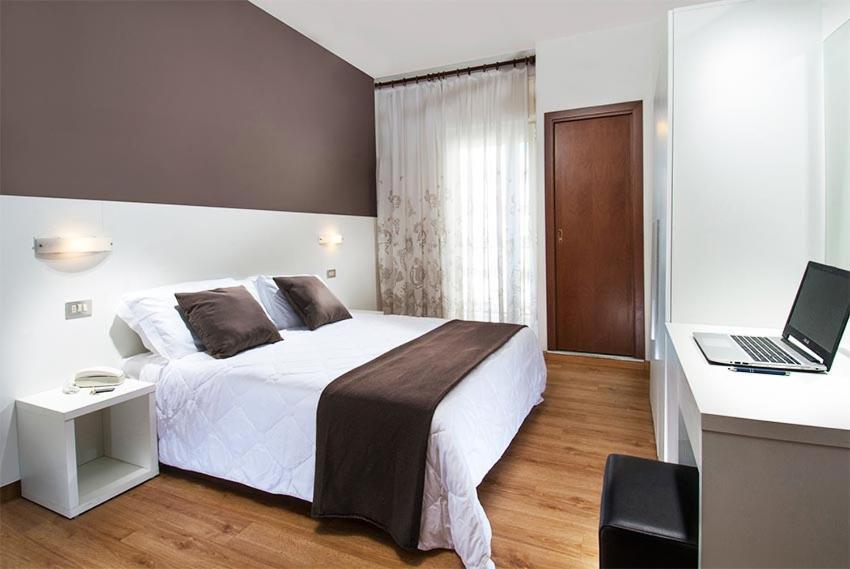Hotel Niagara กัตตอลิกา ภายนอก รูปภาพ